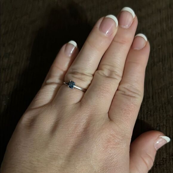 Elegant Silver and Blue Stone diamond Ring - Picture 8 of 9